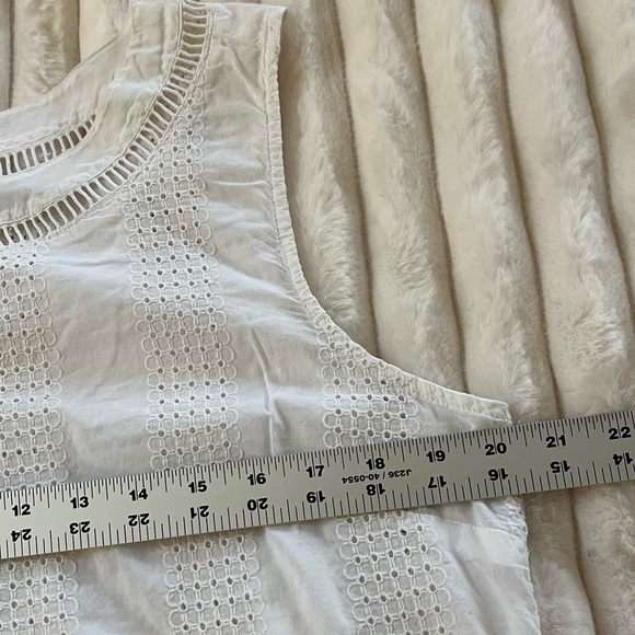 GAP 100% Cotton White Eyelet Scalloped Edge Sleeveless Cottagecore Shirt Top L - Picture 9 of 10